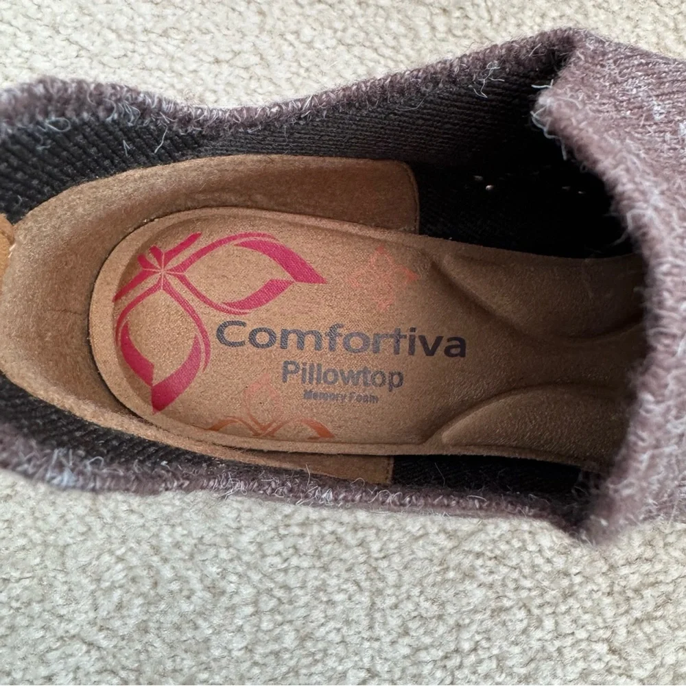 $105 NIB Comfortiva Fields Dark Brown Knit Slip-On Wedge Booties Memory Foam 10